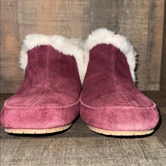 Lands' End Women's Burgundy Suede Slippers with Faux Fur-size 8 - Picture 3 of 10